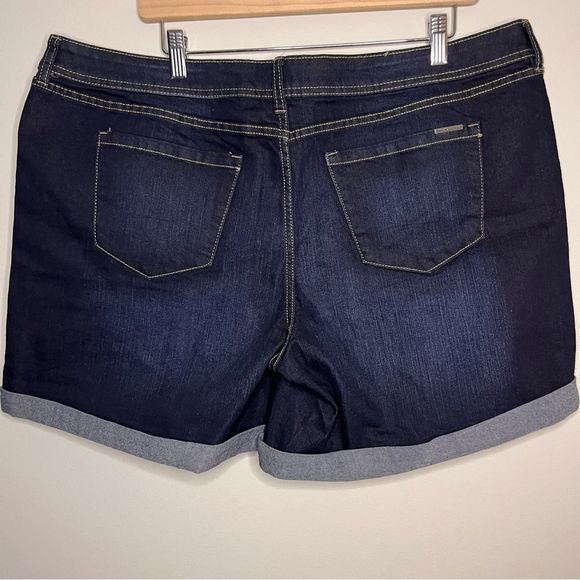 #117 R|evolution by Ricki’s Brooke Mid-rise Dark Denim Short - Picture 2 of 6